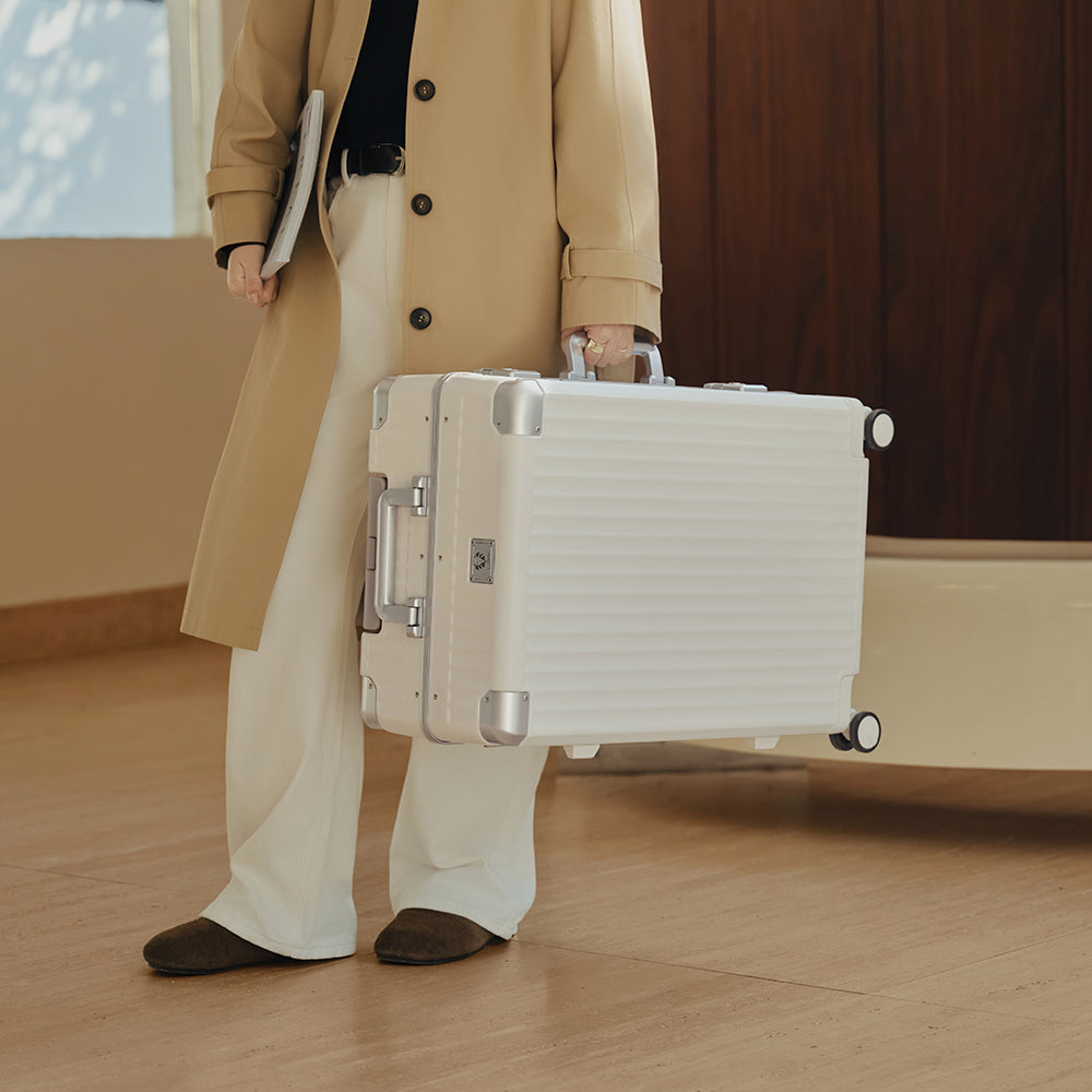 Roaming Aluminum Frame zipperless luggage Khaki green