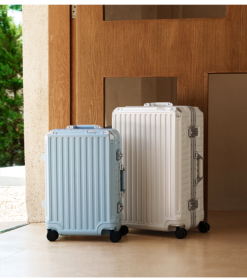 Stop buying the wrong suitcases! This one is durable, spacious, and incredibly stylish, covering all your travel needs for the next three years.
