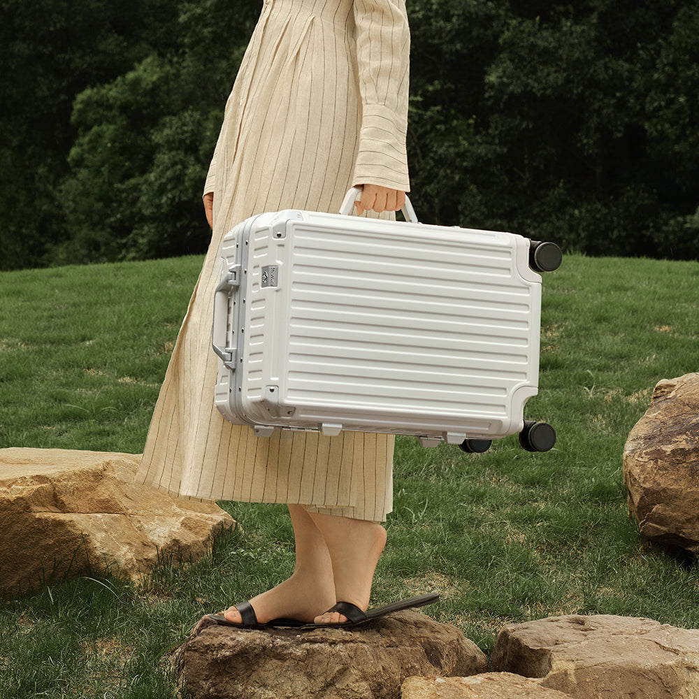Aluminum suitcase - White