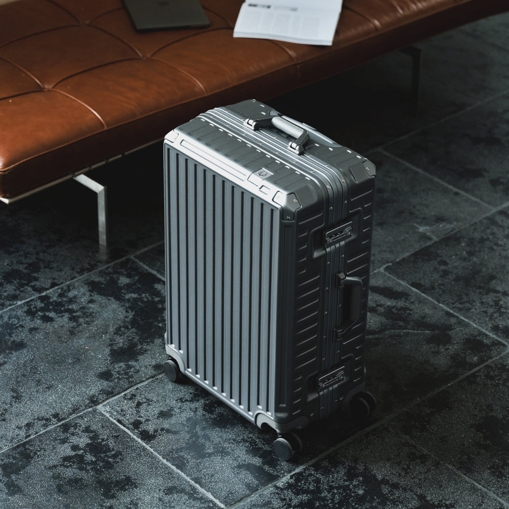 Aluminum suitcase - Black