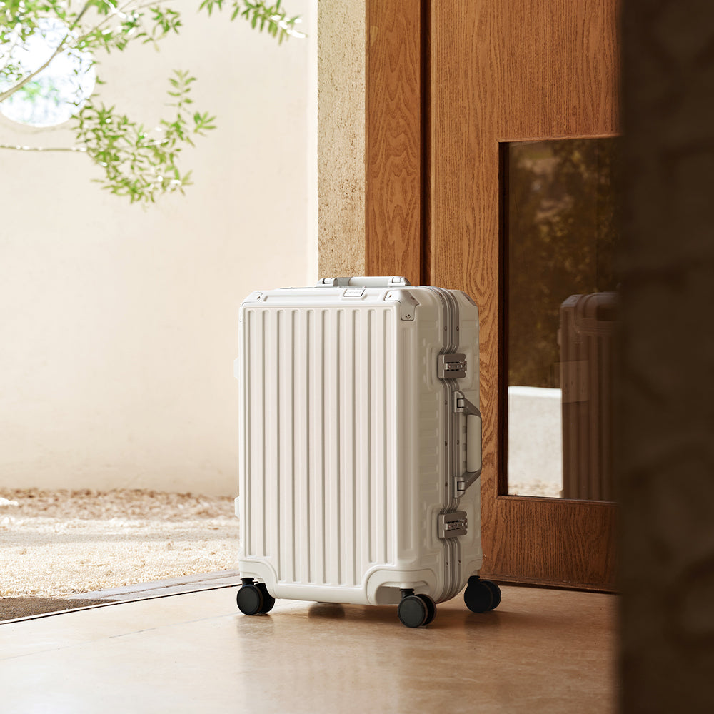 Aluminum suitcase - White